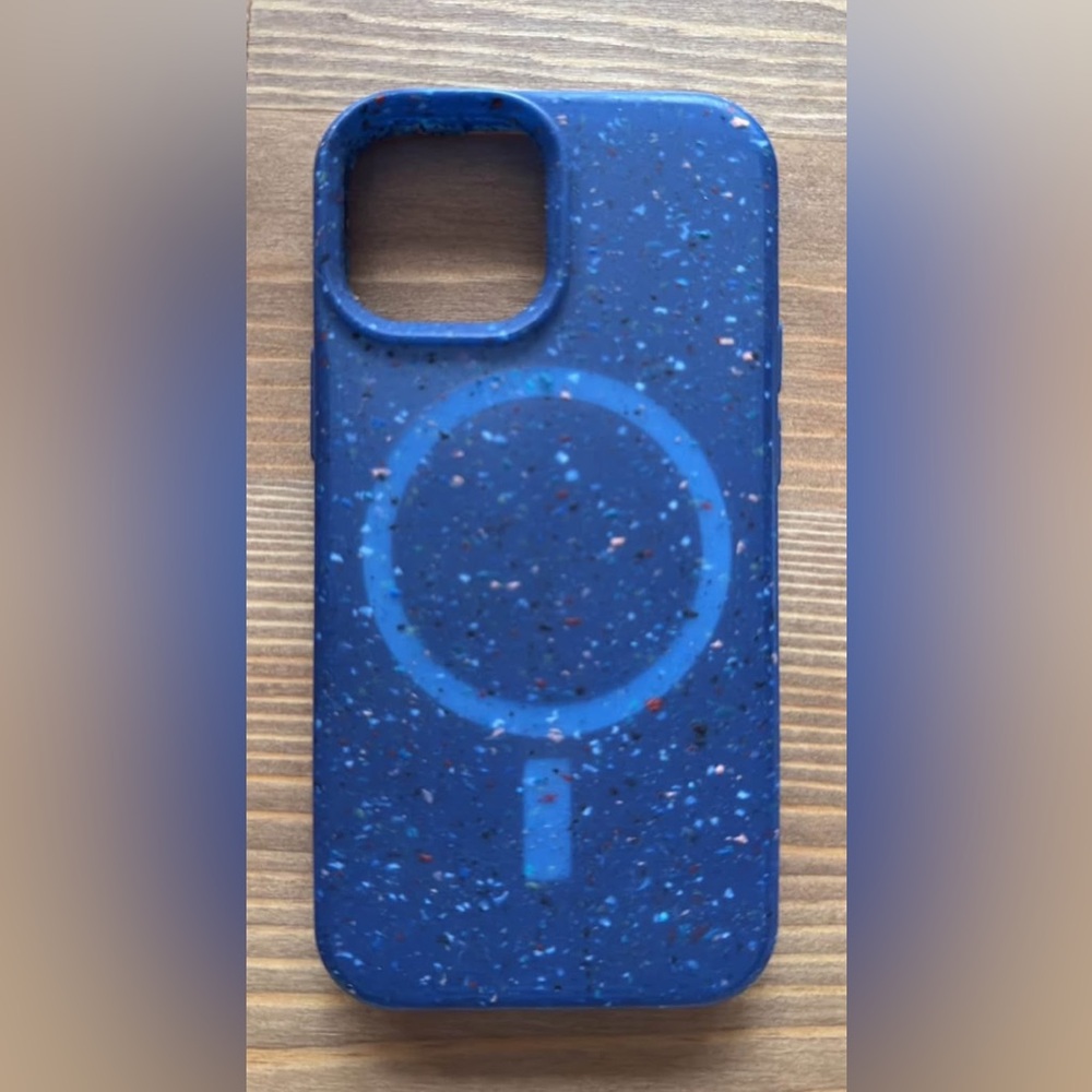 OtterBox: Ultra-slim & MagSafe blueberry pie phone case